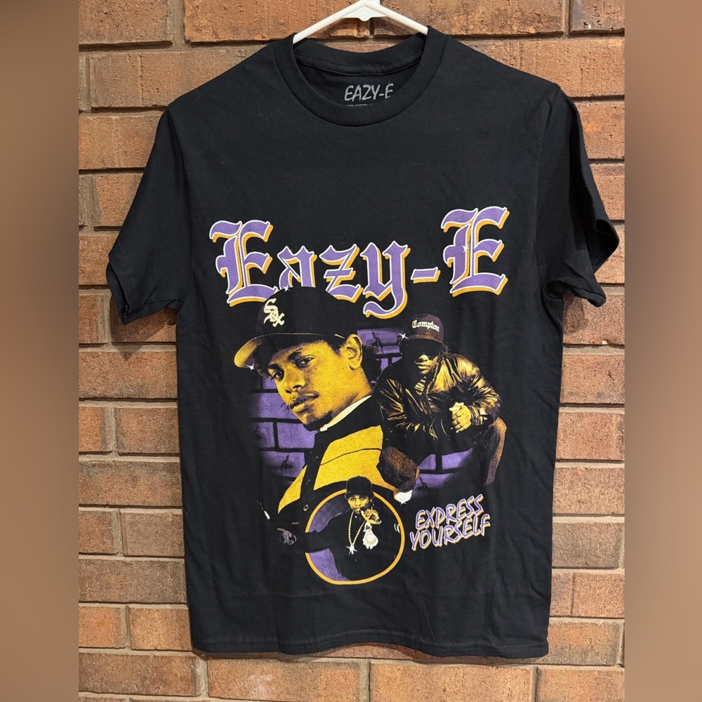 Graphic t shirt XS Black and Purple Eazy-E Tee NWA